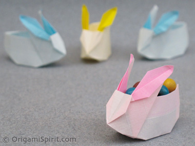 Origami caixa com a forma de um coelho