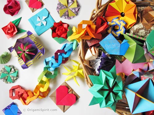 Origami figures: flowers, hearts, animals, stars Figuras en origami: estrella, corazon, flor, modular, animales