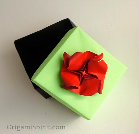 How to Make a Traditional Square Origami Box post image