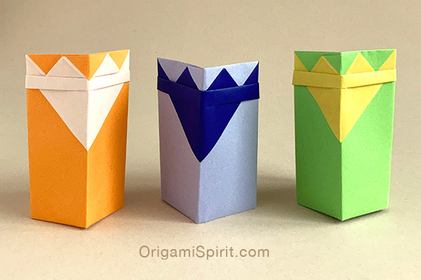 TRES REYES - Modelo de origami diseñado por Carlos Bocanegra (Argentina) Melchor (Capa Dorada), Baltasar (Capa Morada), Caspar (Capa Verde)