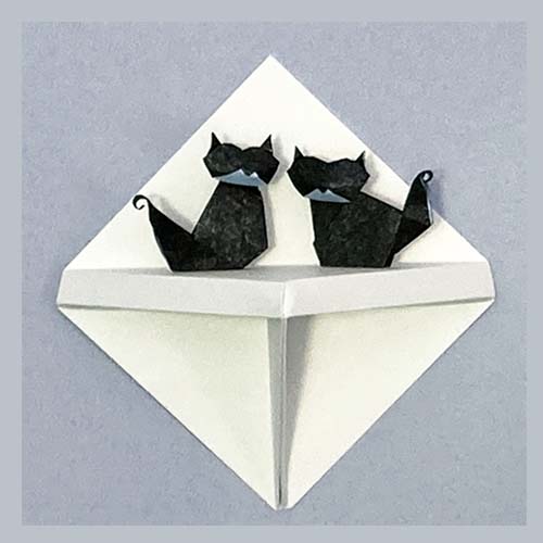An Origami model titled "Display Shelf" A model design of V'Ann Cornelious.